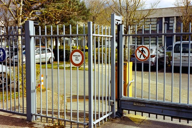 Barrières et bornes escamotables